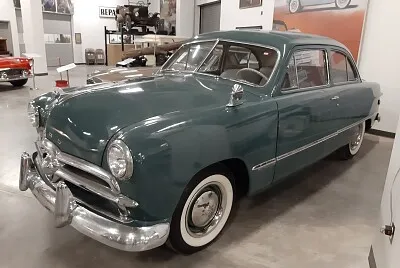 1949 Ford Sedan