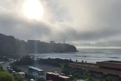 Le Phare de Biarritz dans la brume