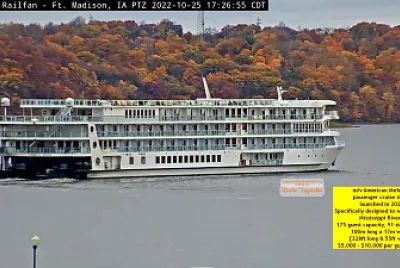 American Melody passenger cruise ship on the Mississippi River