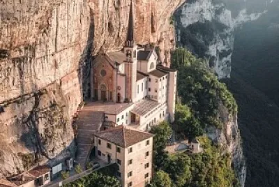 Madonna de la Coronna