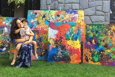 Menino autista supera desafios por meio da pintura