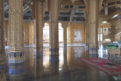 Wat Pha Nam Thip  Roi Et