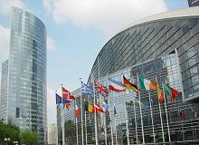 La defense drapeaux, France