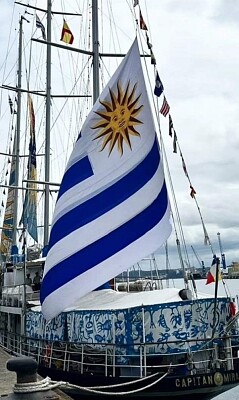 Embarcacion en puerto de uruguay