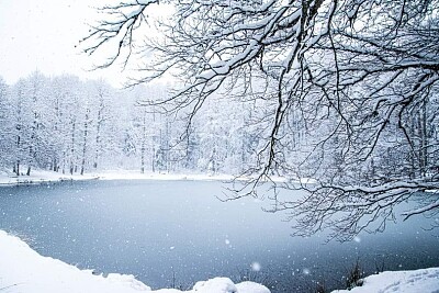 Lac d 'Iraty sous la neige