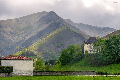 Le Château d 'Etchauz-Saint Etienne de Baigorry