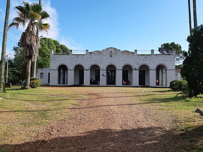 ESCUELA 64