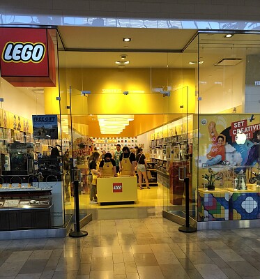 Fashion show mall