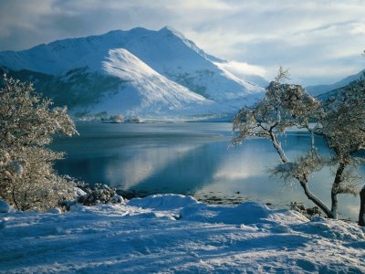 lago y nieve