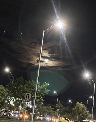 DESCUBRE LA LUNA