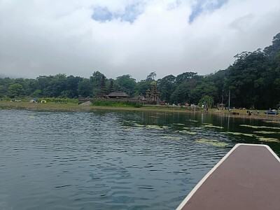 Temple Ulu danau