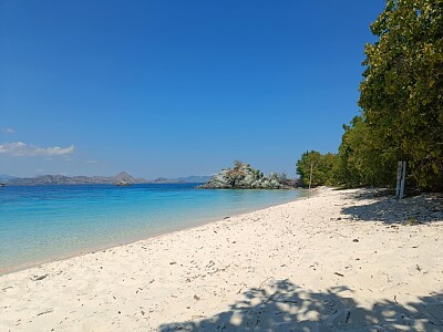 Plage déserte ile alentours KOMODO