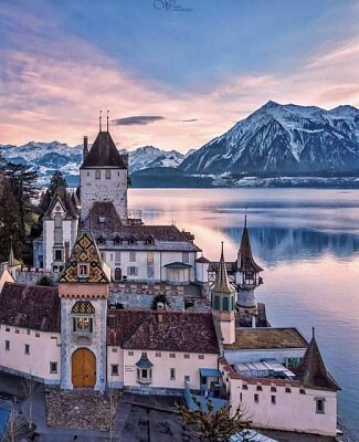 Castillo de Oberhofen-Suiza