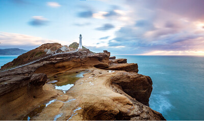 Faro en roquerio