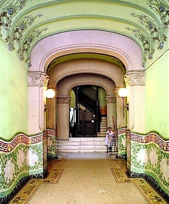 Puerta casa-Barcelona