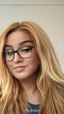 rubia con lentes 2