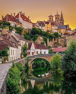 Semur-en-Auxois-Francia