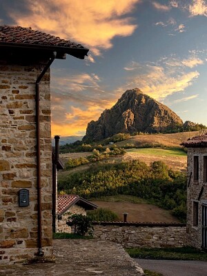 Pietra Parcellara, Italia