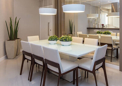 sala de jantar sinples e organizada