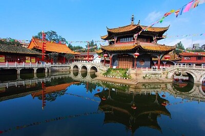 Kunming porte du dragon, temple Huating et pavillo