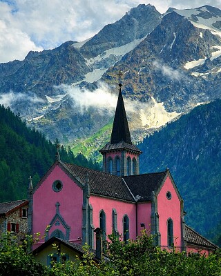 Iglesia rosa-Trent-Suiza