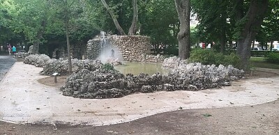 Fuente en paseo
