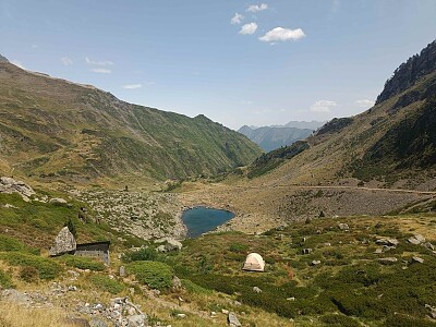 Vue sur le lac d 'Iléou