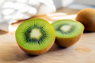 Halved Green Kiwi(grok)