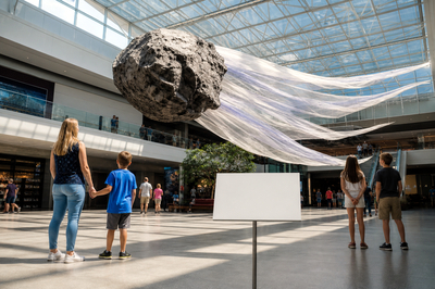 Sunny Museum Comet Model