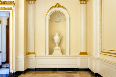 Alcove Urn