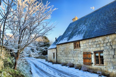 barn and lane in snow jigsaw puzzle