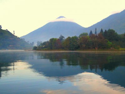 פאזל של San Lucas TolimÃ¡n, Lago de AtitlÃ¡n