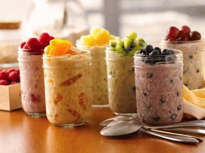 fruity oatmeal yogurt breakfast