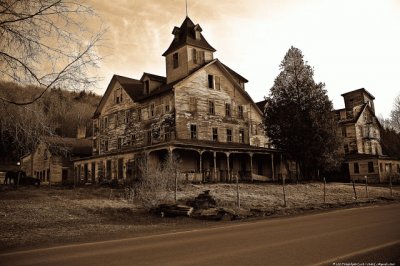 haunted house jigsaw puzzle