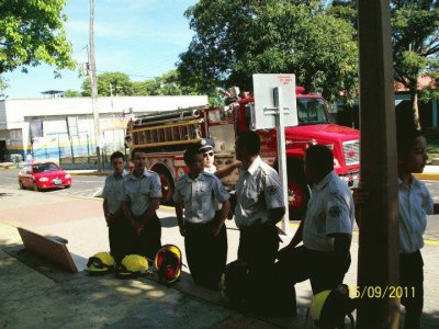 Los bomberos de Costa Rica jigsaw puzzle