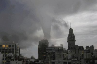 Tornado en Montevideo jigsaw puzzle