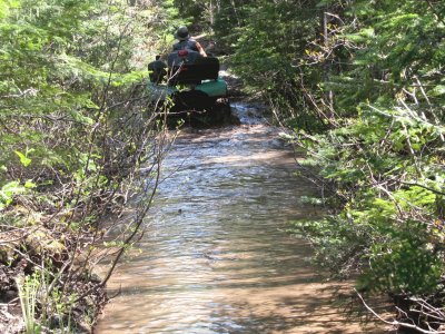 4-wheel ..swimming... on swampy trail