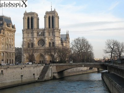 פאזל של notre dame de Paris