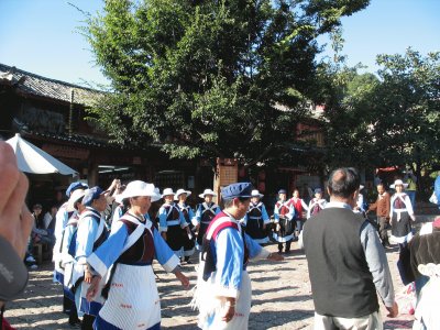 danse baÃ¯ au village xishou