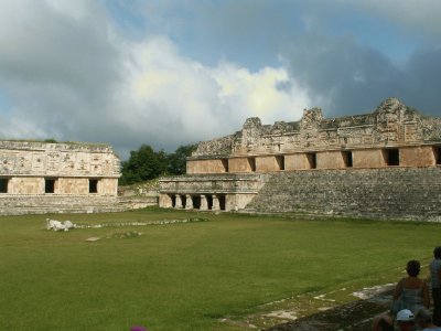 פאזל של UXMAL