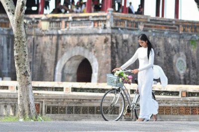 Vietnam Woman in White 2 jigsaw puzzle