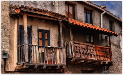 UN BALCON RUSTICO