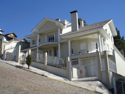 Mais uma casa em Flores da Cunha