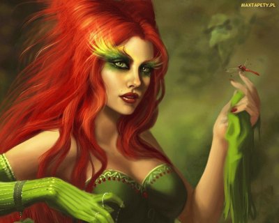Mujer de pelo rojo y vestida de verde