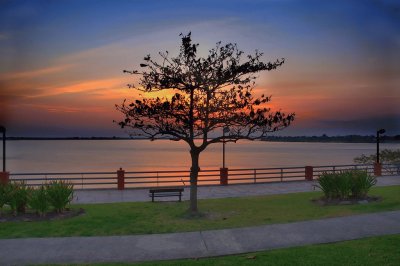 Amanecer en la costanera de Formosa. Argentina