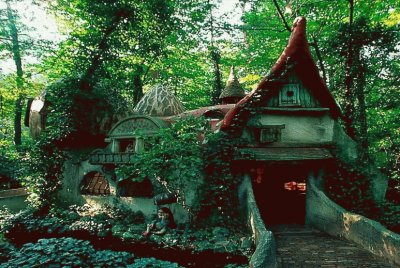 CabaÃ±a de duende en el bosque