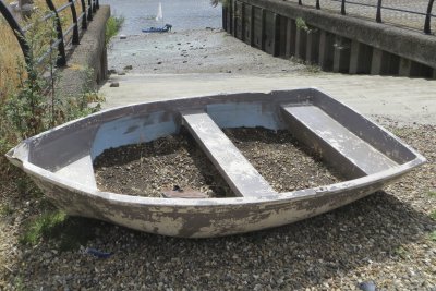 פאזל של boat on river