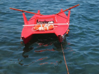Un bote salvadidas en el lido