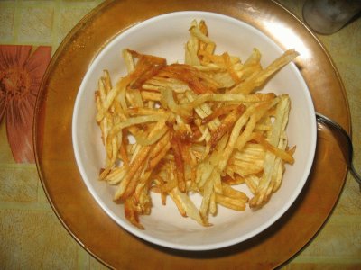 Seliciosas las papas fritas cortadas bien finitas