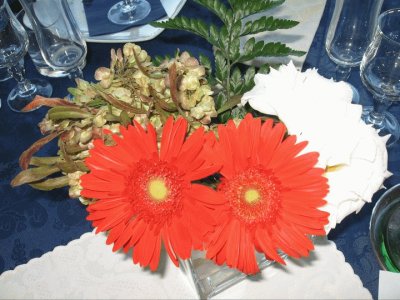 פאזל של Hermoso arreglo floral de mesa